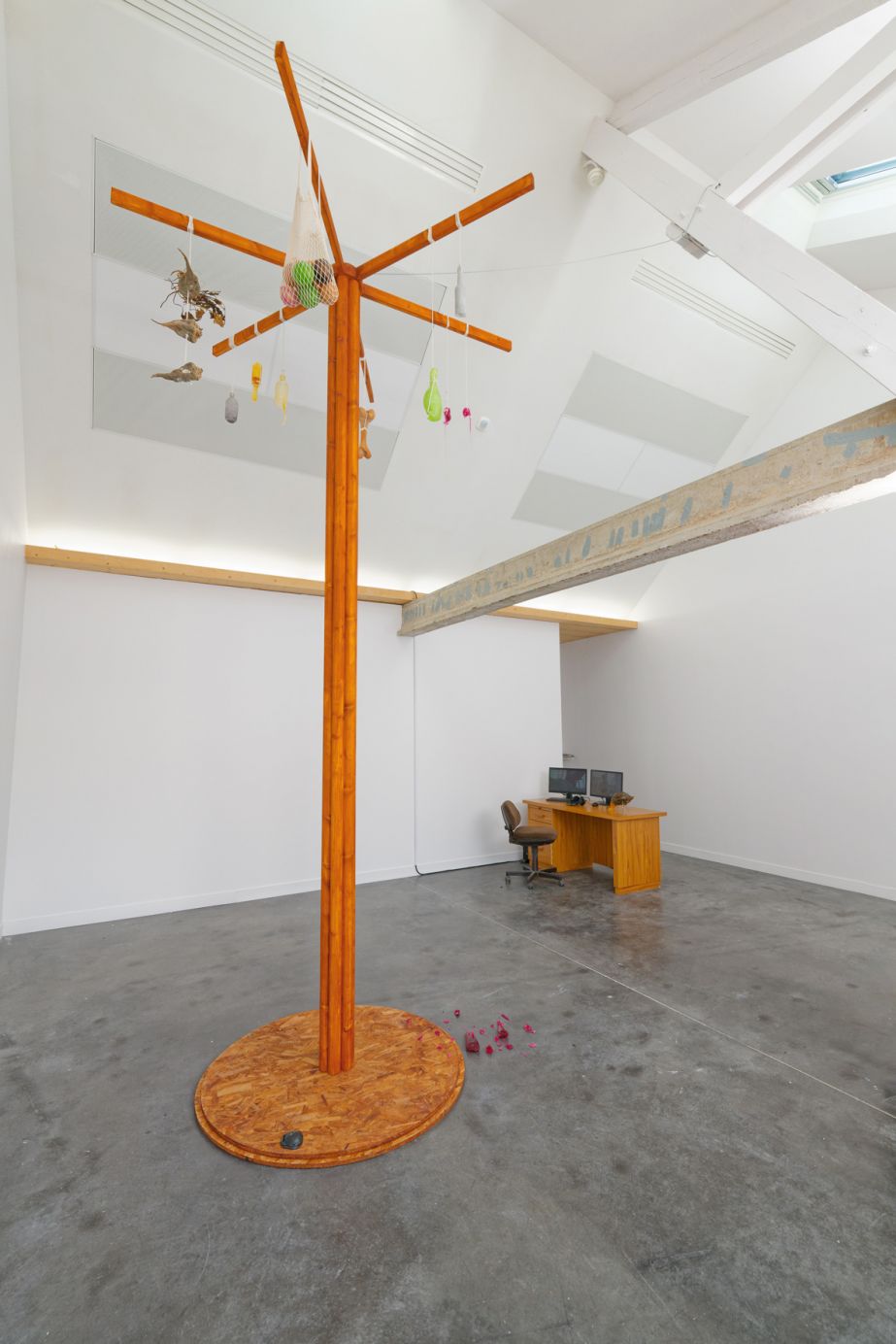 Benjamin_Mouly-Toucher_de_bouche_2024_photo_Aurelien_Mole_courtesy_de_l_artiste_et_des_Tanneries_CACIN_Amilly-054_WEB